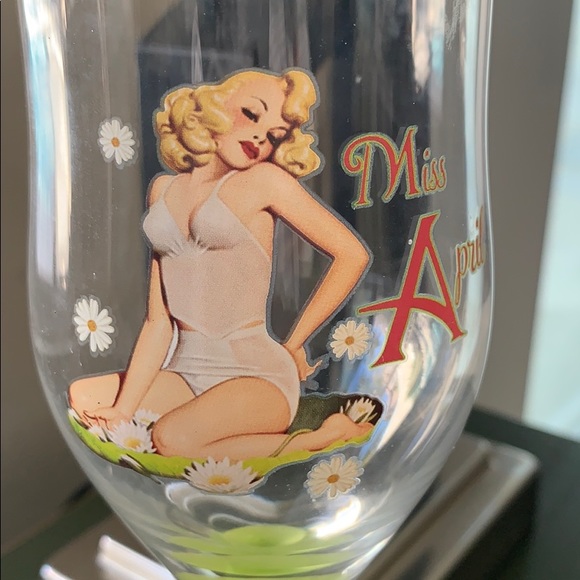 Miss April - Picture 2 of 5